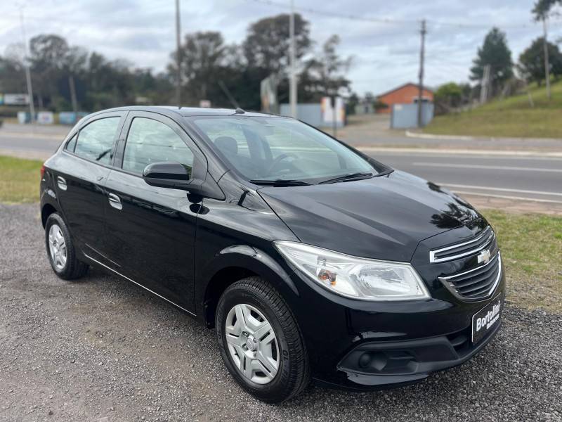CHEVROLET - ONIX - 2013/2014 - Preta - R$ 43.900,00