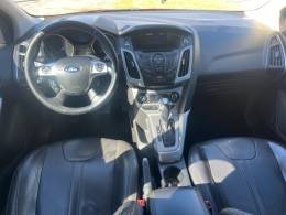 FORD - FOCUS - 2015/2015 - Vermelha - R$ 51.900,00