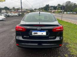 FORD - FOCUS - 2017/2018 - Preta - R$ 68.900,00