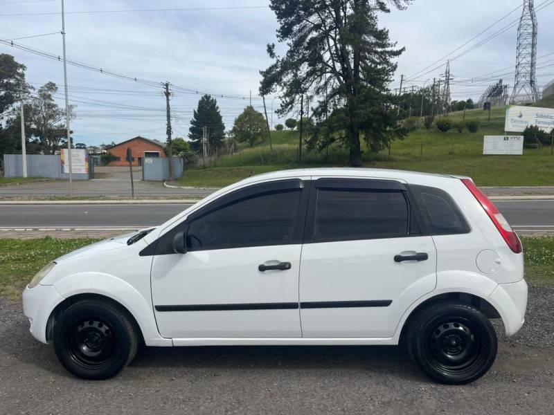 FORD - FIESTA - 2003/2003 - Branca - R$ 18.900,00