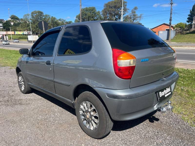 FIAT - PALIO - 2005/2005 - Cinza - R$ 16.900,00