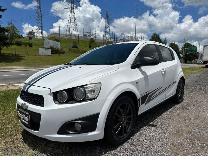 CHEVROLET - SONIC - 2013/2014 - Branca - R$ 41.900,00