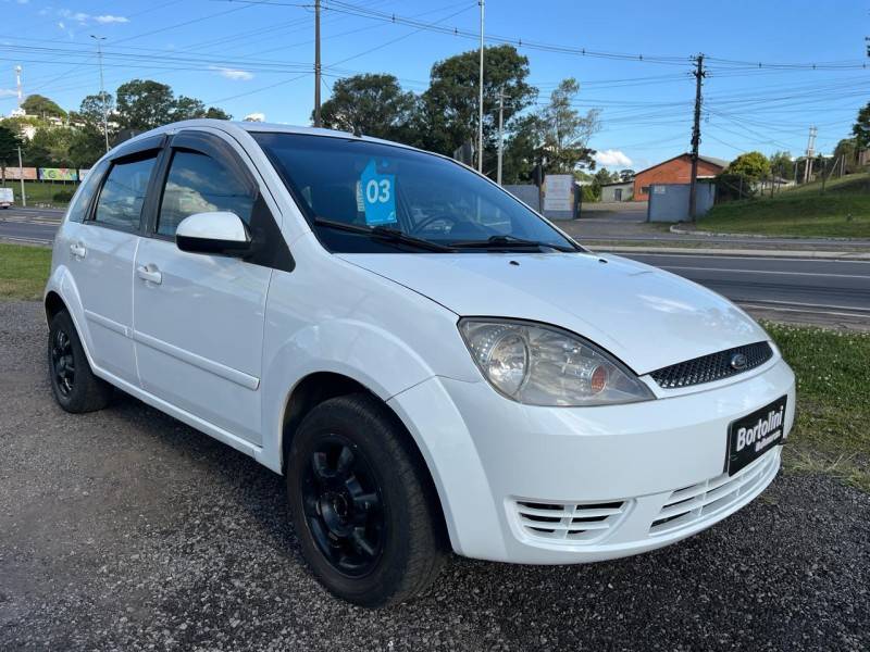FORD - FIESTA - 2002/2003 - Branca - R$ 17.900,00