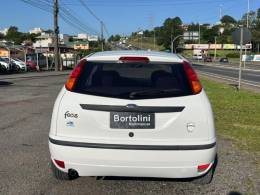 FORD - FOCUS - 2005/2006 - Branca - R$ 24.900,00