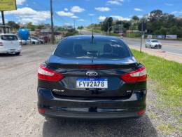 FORD - FOCUS - 2014/2015 - Preta - R$ 56.900,00