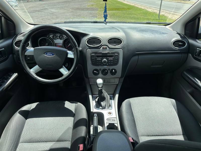 FORD - FOCUS - 2012/2013 - Branca - R$ 45.900,00