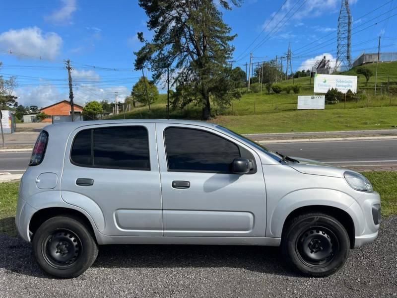 FIAT - UNO - 2018/2019 - Prata - R$ 41.000,00