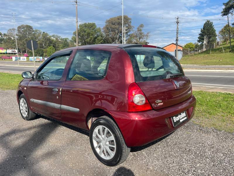RENAULT - CLIO - 2007/2008 - Vermelha - R$ 18.900,00