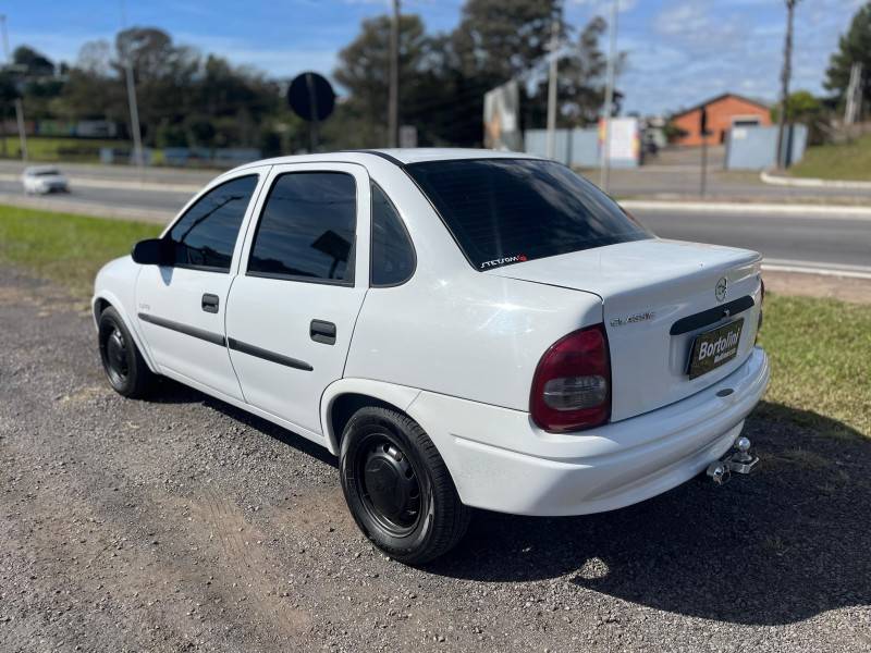 CHEVROLET - CLASSIC - 2004/2005 - Branca - R$ 17.900,00