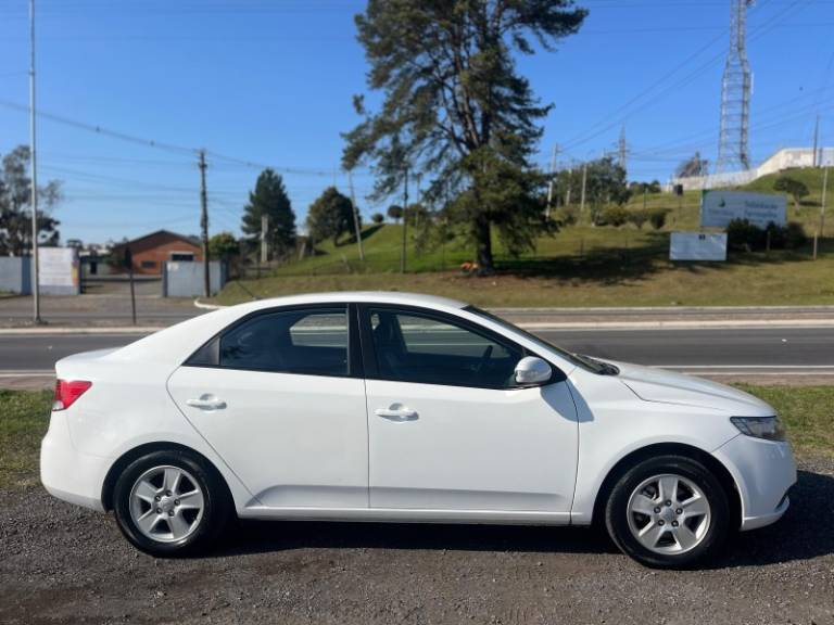 KIA MOTORS - CERATO - 2010/2010 - Branca - R$ 41.900,00
