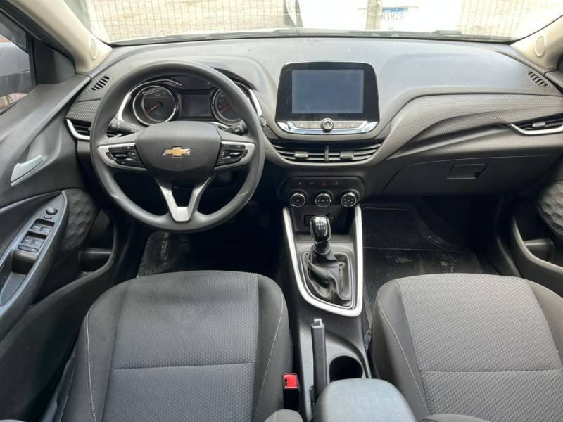 CHEVROLET - ONIX - 2022/2023 - Prata - R$ 80.900,00
