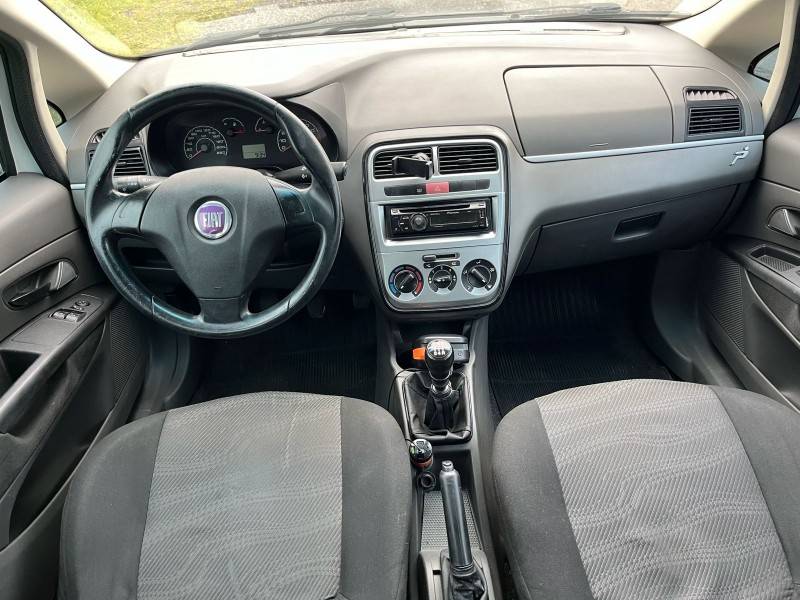 FIAT - PUNTO - 2011/2012 - Branca - R$ 35.900,00