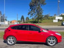 FORD - FOCUS - 2015/2015 - Vermelha - R$ 51.900,00