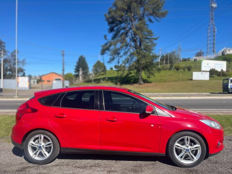 FORD - FOCUS - 2015/2015 - Vermelha - R$ 51.900,00