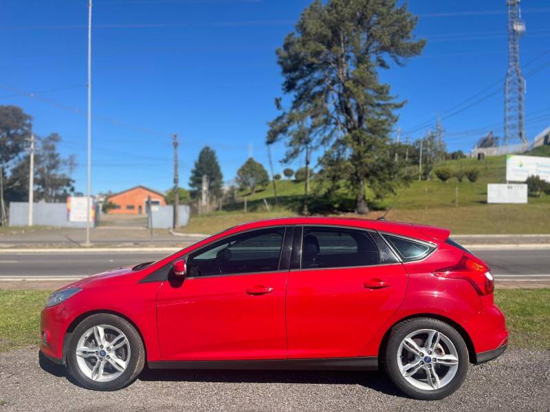 FORD - FOCUS - 2015/2015 - Vermelha - R$ 51.900,00