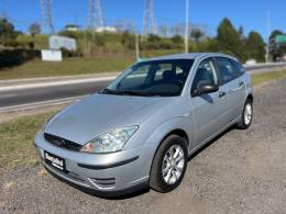 FORD - FOCUS - 2005/2006 - Prata - R$ 21.900,00