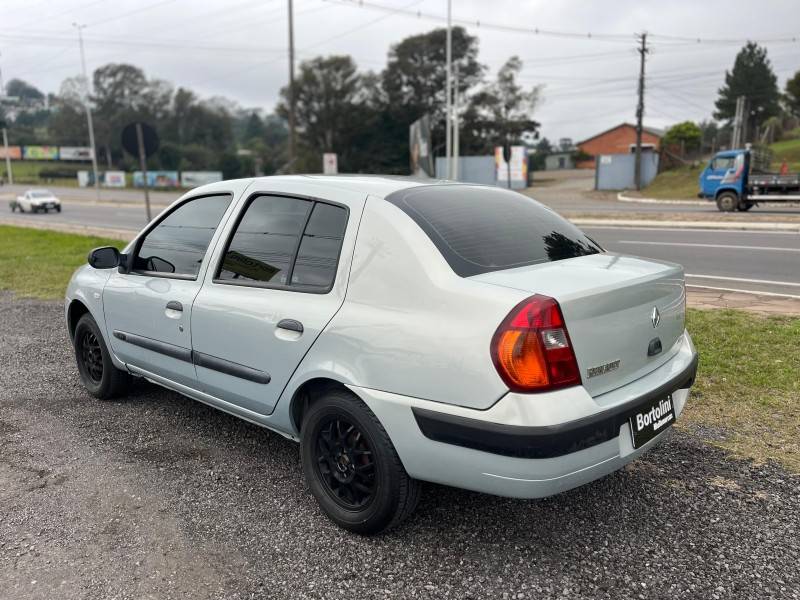 RENAULT - CLIO - 2004/2004 - Prata - R$ 16.900,00