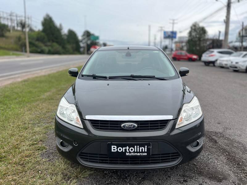 FORD - FOCUS - 2013/2013 - Cinza - R$ 41.900,00
