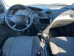 FORD - FOCUS - 2005/2006 - Prata - R$ 21.900,00