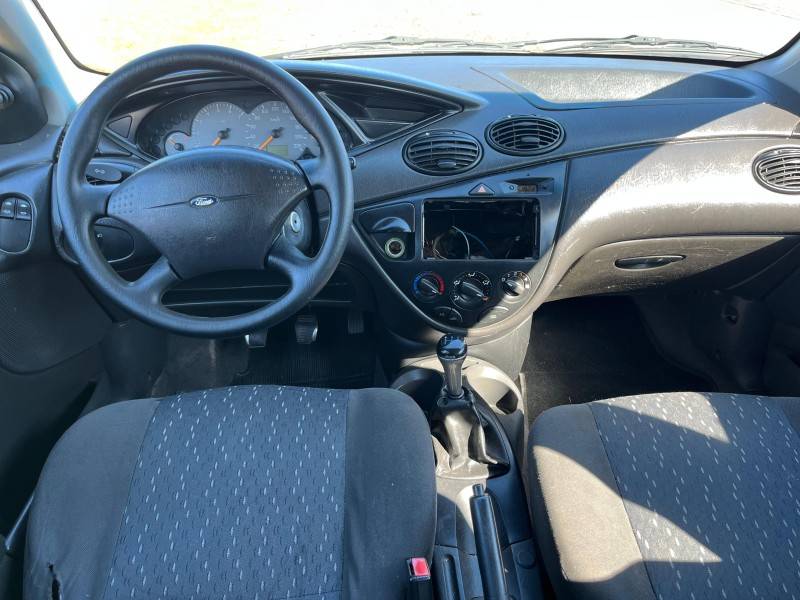 FORD - FOCUS - 2005/2006 - Prata - R$ 21.900,00