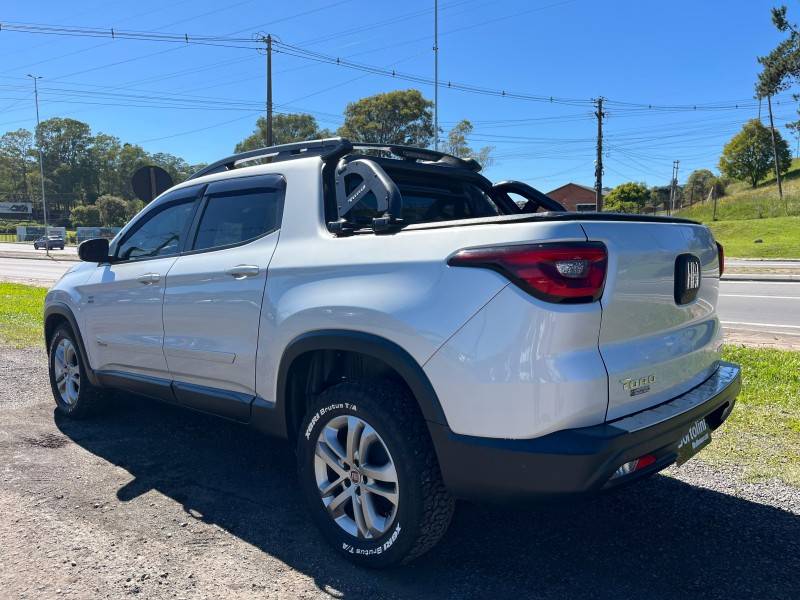 FIAT - TORO - 2017/2018 - Prata - R$ 92.000,00