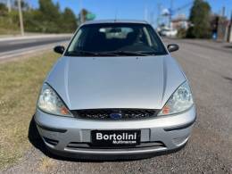 FORD - FOCUS - 2005/2006 - Prata - R$ 21.900,00