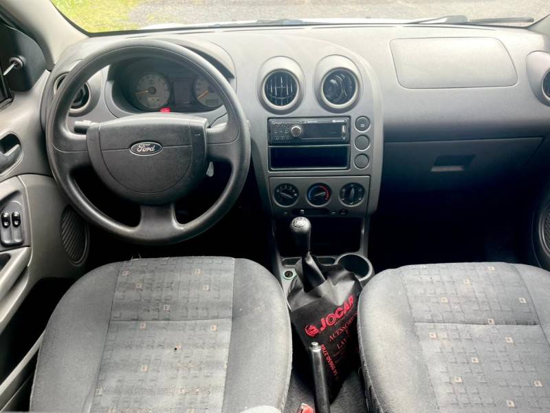 FORD - FIESTA - 2003/2003 - Branca - R$ 18.900,00