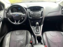 FORD - FOCUS - 2017/2018 - Branca - R$ 59.900,00