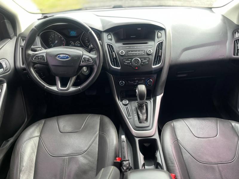 FORD - FOCUS - 2017/2018 - Branca - R$ 59.900,00