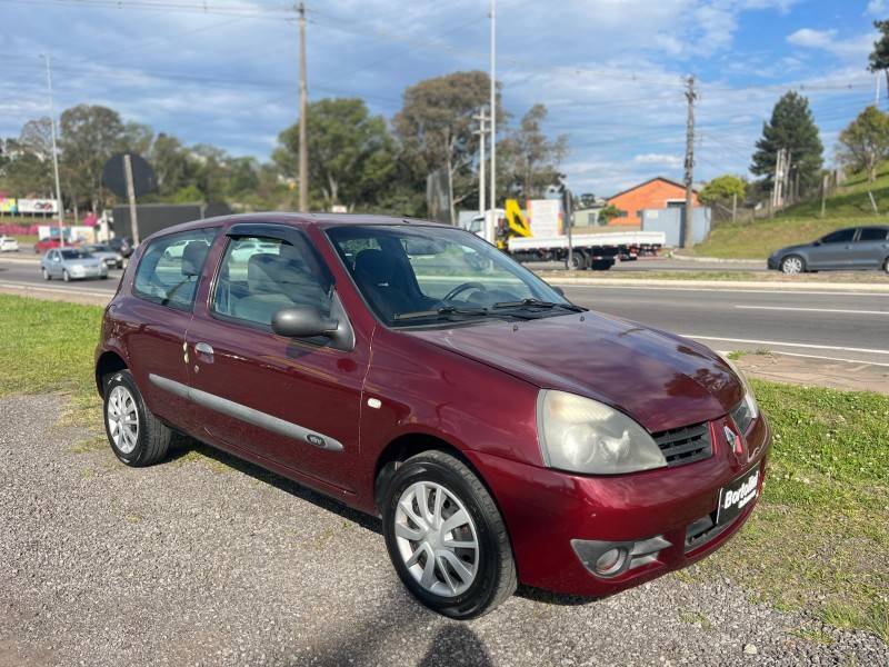 RENAULT - CLIO - 2007/2008 - Vermelha - R$ 18.900,00
