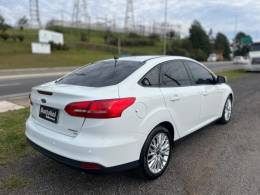 FORD - FOCUS - 2017/2018 - Branca - R$ 59.900,00