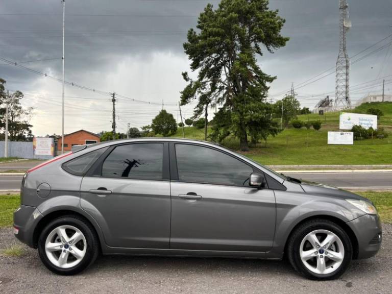 FORD - FOCUS - 2012/2013 - Cinza - R$ 44.900,00