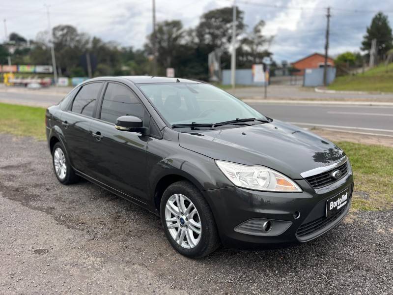 FORD - FOCUS - 2013/2013 - Cinza - R$ 41.900,00