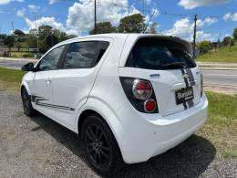 CHEVROLET - SONIC - 2013/2014 - Branca - R$ 41.900,00