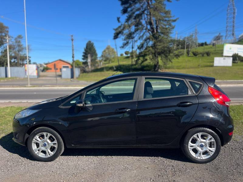 FORD - FIESTA - 2013/2014 - Preta - R$ 42.900,00