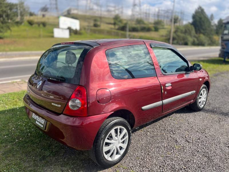 RENAULT - CLIO - 2007/2008 - Vermelha - R$ 18.900,00
