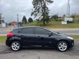 FORD - FOCUS - 2013/2014 - Preta - R$ 51.900,00