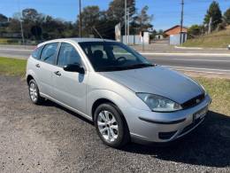 FORD - FOCUS - 2005/2006 - Prata - R$ 21.900,00
