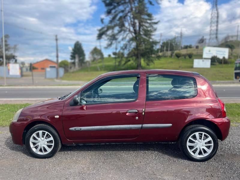 RENAULT - CLIO - 2007/2008 - Vermelha - R$ 18.900,00