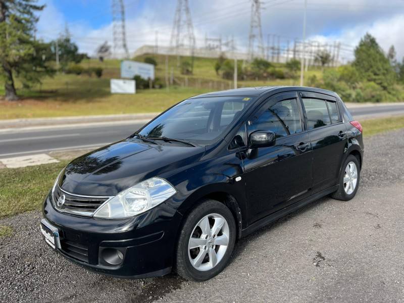 NISSAN - TIIDA - 2010/2011 - Preta - R$ 33.900,00