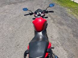 HONDA - CB 300R - 2011/2011 - Vermelha - R$ 12.900,00