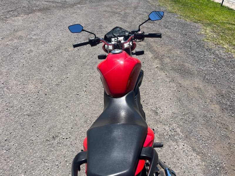 HONDA - CB 300R - 2011/2011 - Vermelha - R$ 12.900,00