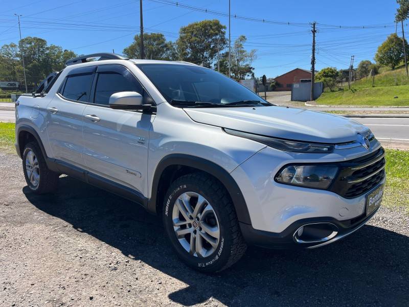 FIAT - TORO - 2017/2018 - Prata - R$ 92.000,00