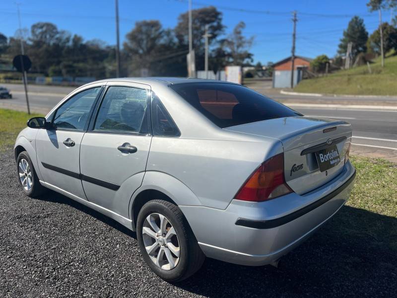 FORD - FOCUS - 2007/2007 - Prata - R$ 22.900,00