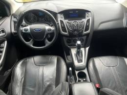 FORD - FOCUS - 2013/2014 - Preta - R$ 51.900,00