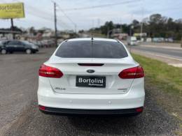 FORD - FOCUS - 2017/2018 - Branca - R$ 59.900,00