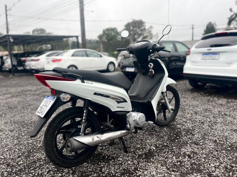 HONDA - BIZ 125 - 2013/2013 - Branca - R$ 13.000,00
