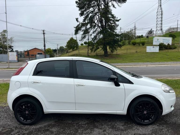 FIAT - PUNTO - 2011/2012 - Branca - R$ 35.900,00