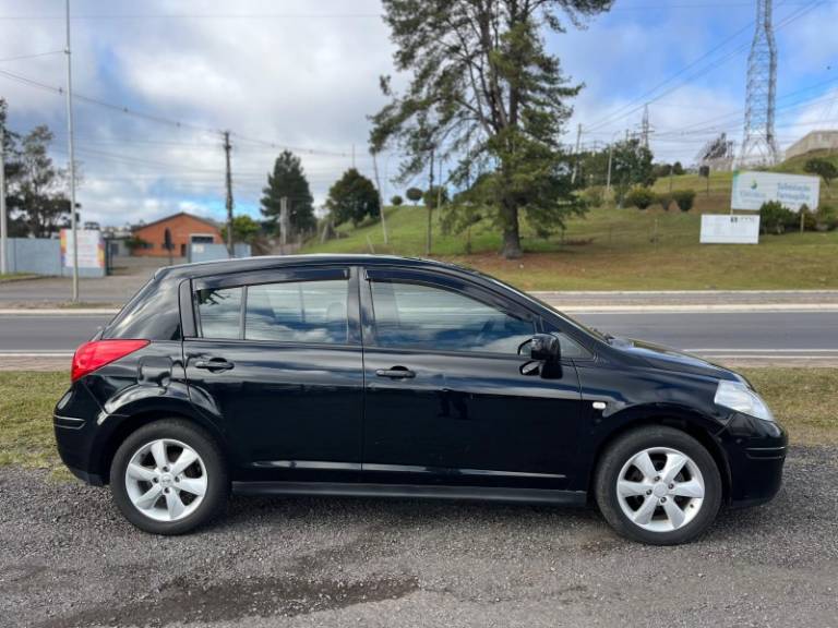NISSAN - TIIDA - 2010/2011 - Preta - R$ 33.900,00
