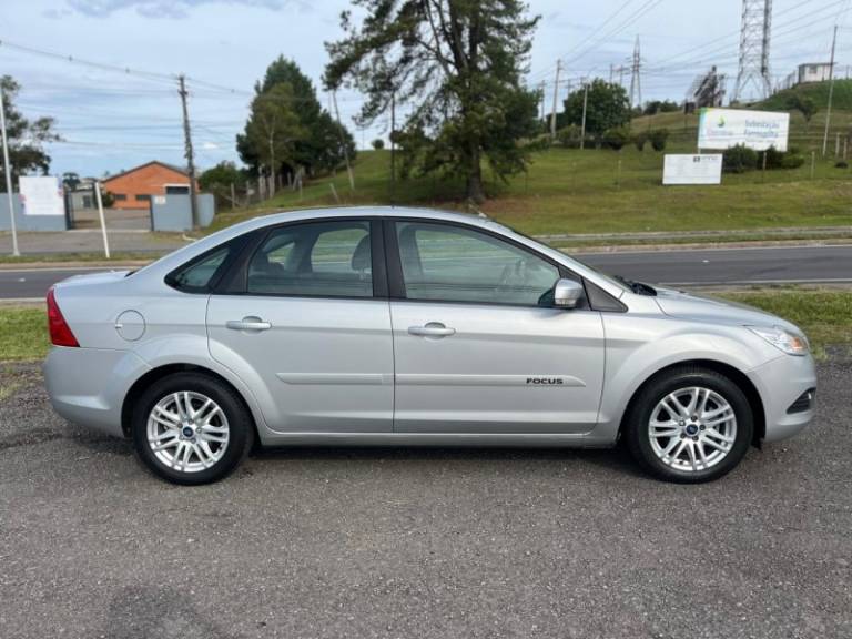 FORD - FOCUS - 2012/2013 - Prata - R$ 39.900,00